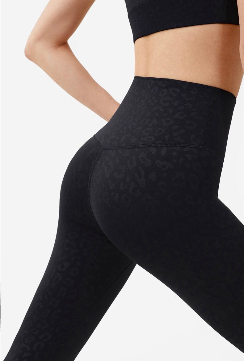 Black Leopard leggings for girls Sweatty Betty Lululemon leggings Oysho Yoga Pilates London leggings